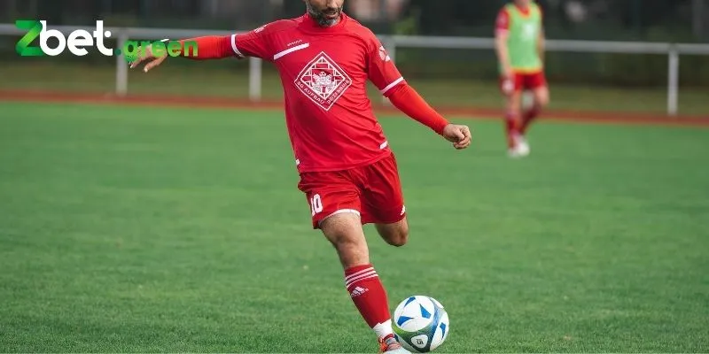 CF Trong Bóng Đá - Tìm Hiểu Vị Trí Tiền Đạo Cắm và Mẹo Đặt Cược Tại Nhà Cái Zbet 1 CF hay còn được gọi là tiền đạo cắm